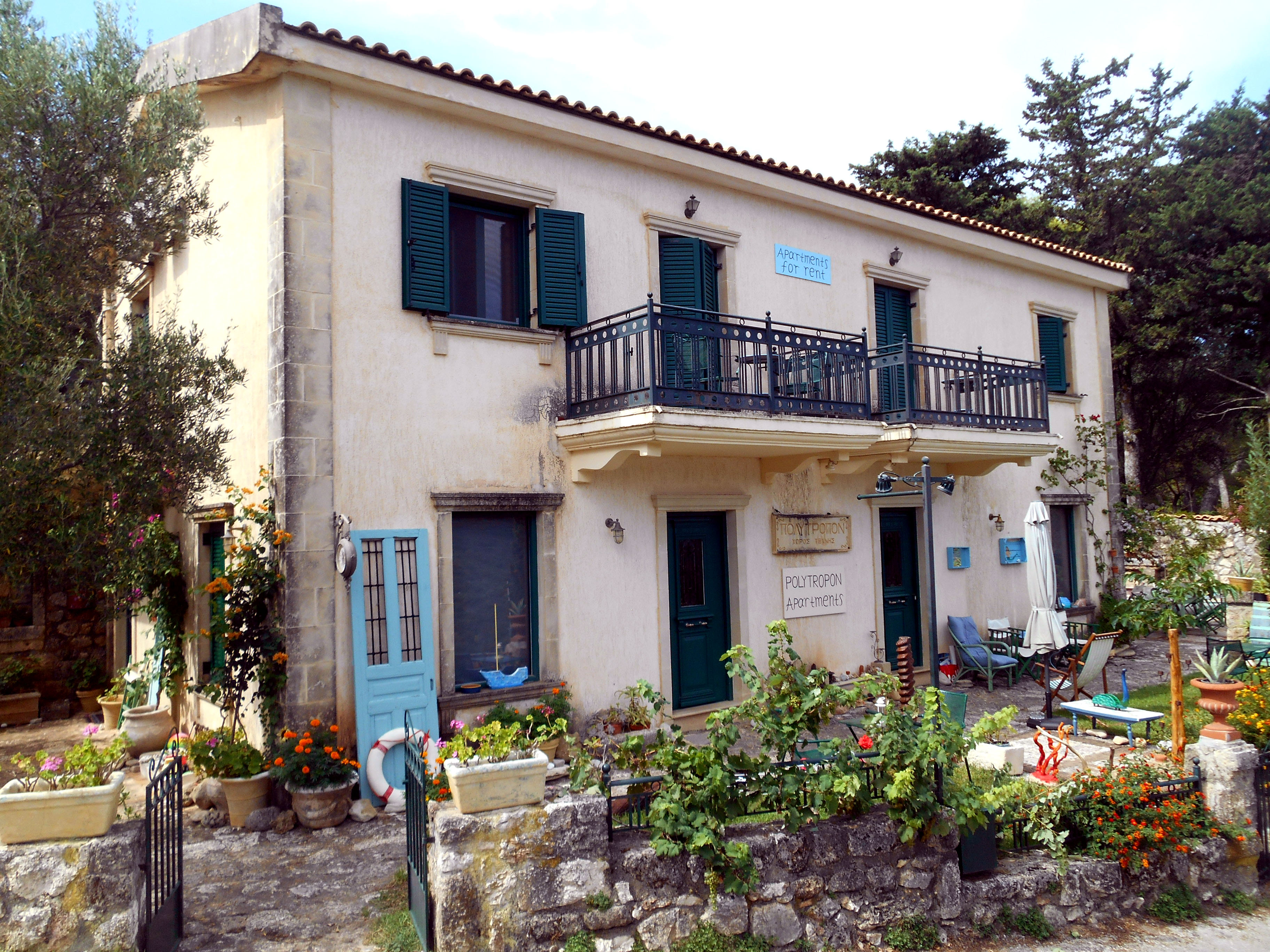 The bilding of apartments -Το κτίριο των διαμερισμάτων