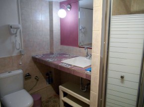 The bathroom  -  Το  μπάνιο