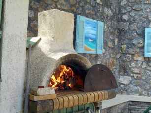 Traditional furnace  -  Παραδοσιακός  φούρνος με ξύλα