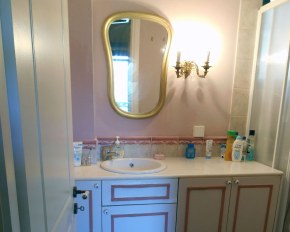Bathroom   -   Μπάνιο