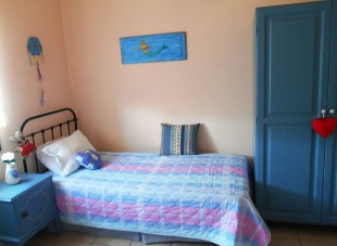 Single bed -  Μονό κρεβάτι και ντουλάπα