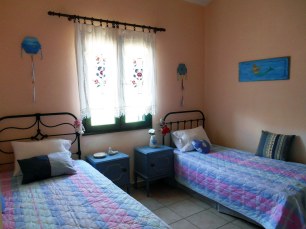 The single beds room  -  Υπνοδωμάτιο μονών κρεβατιών