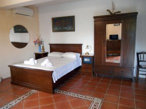 Double bed  -  Διπλό κρεβάτι