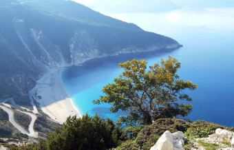 Myrtos beach   -   Παραλία  του  Μύρτου